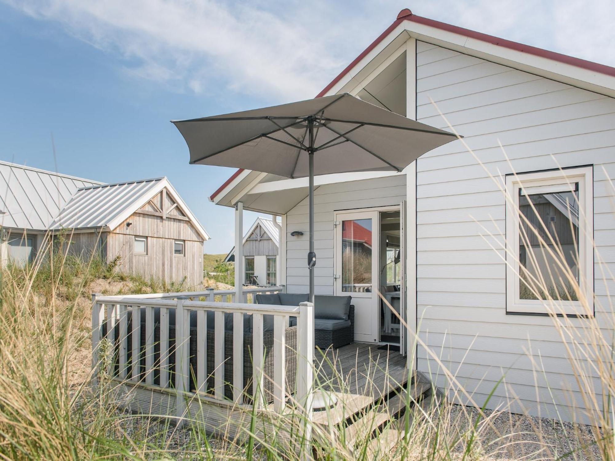 Modern lodge with two bath rooms, at 1 5 km from the beach Hollum  Exterior photo